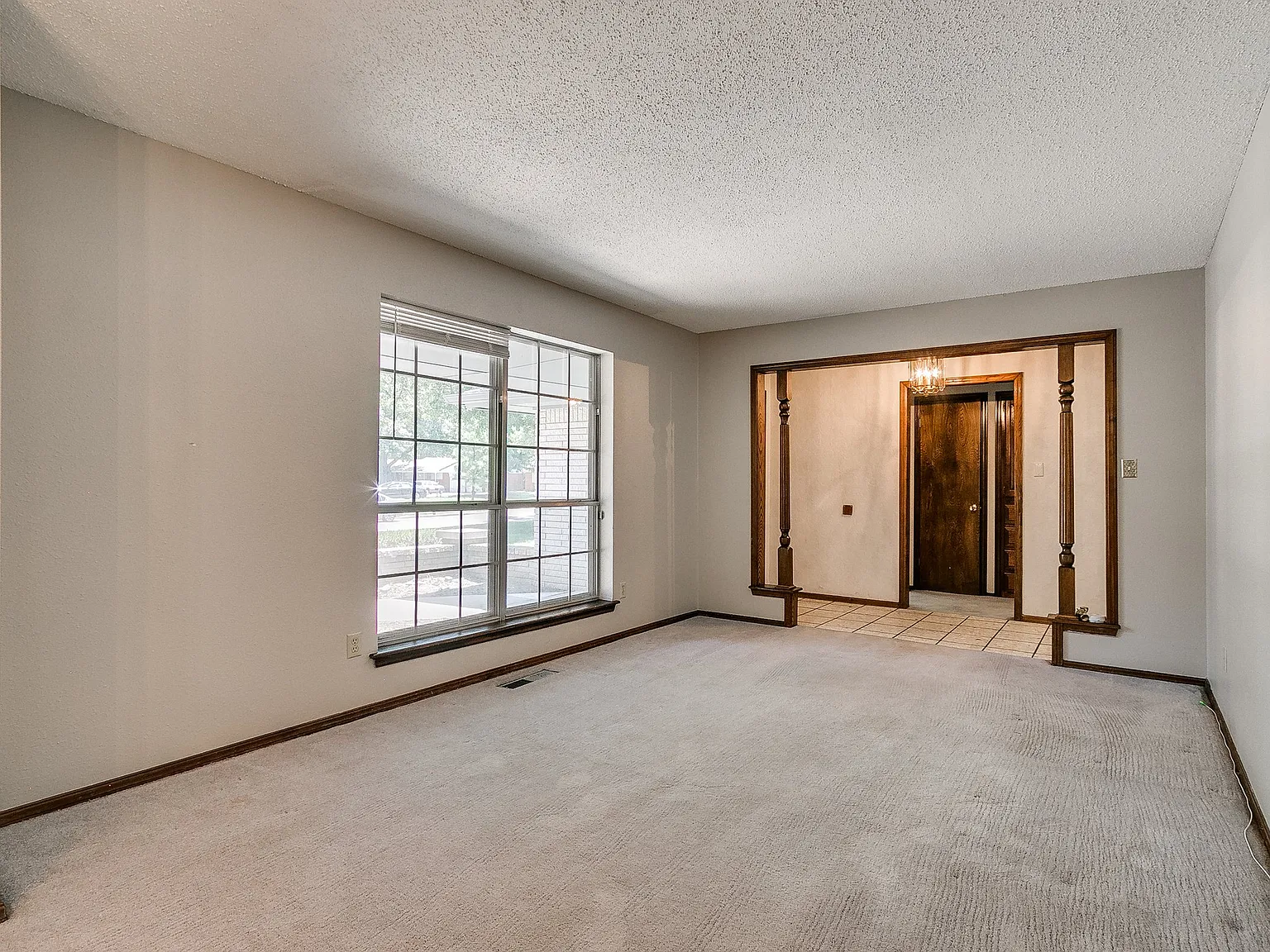 3 bed, 2.5 bath, 1975 sqft, $2,400 — Photo 3