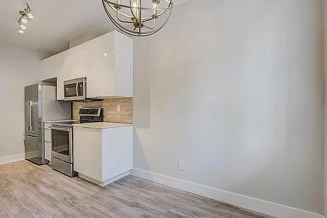 207 Schooner Ct — Photo 2
