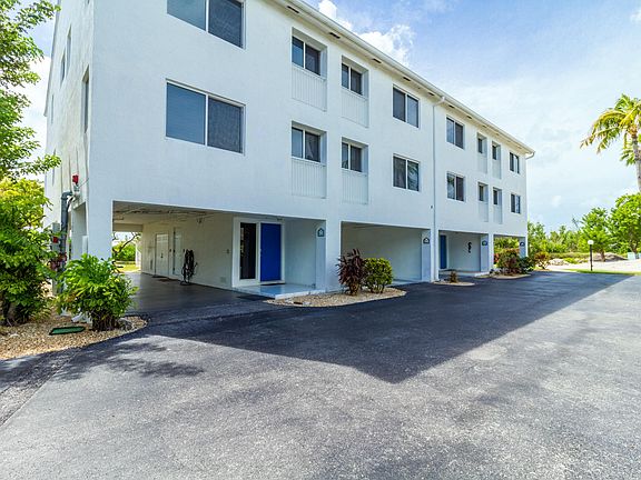 3rd image of 95 Coco Plum Dr APT 4D