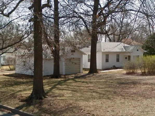 804 SW Parkview St, Topeka, KS 66606