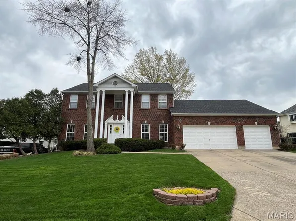 4 Stone Falcon Ct, Lake Saint Louis, MO 63367