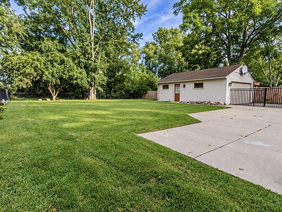 3rd image of 10166 S Nicholson ROAD