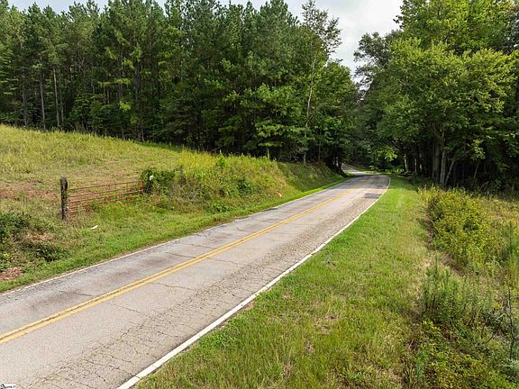 2nd image of 1 Pinedale Rd