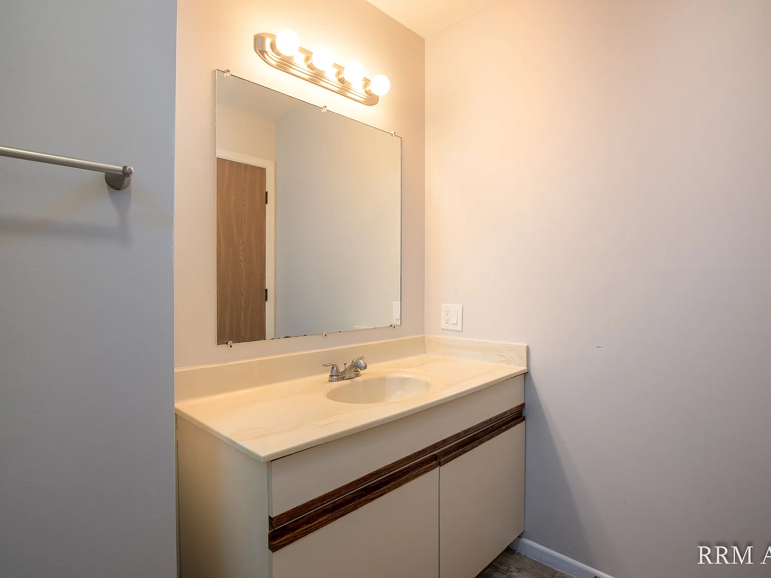 Pioneer Court Apartments — Photo 2