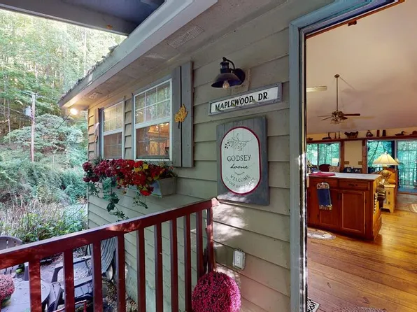 36 Maplewood Dr, Topton, NC 28781