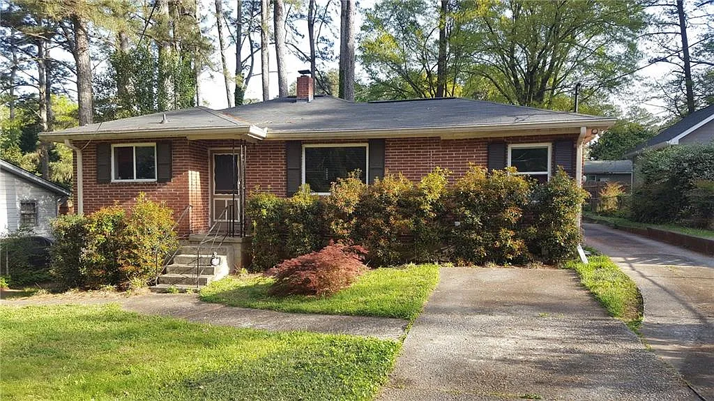 2930 Lowrance Dr photo 1