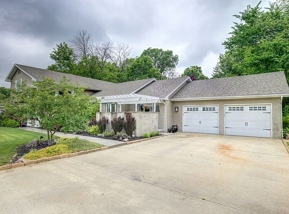 4th image of 80 N Circle Dr