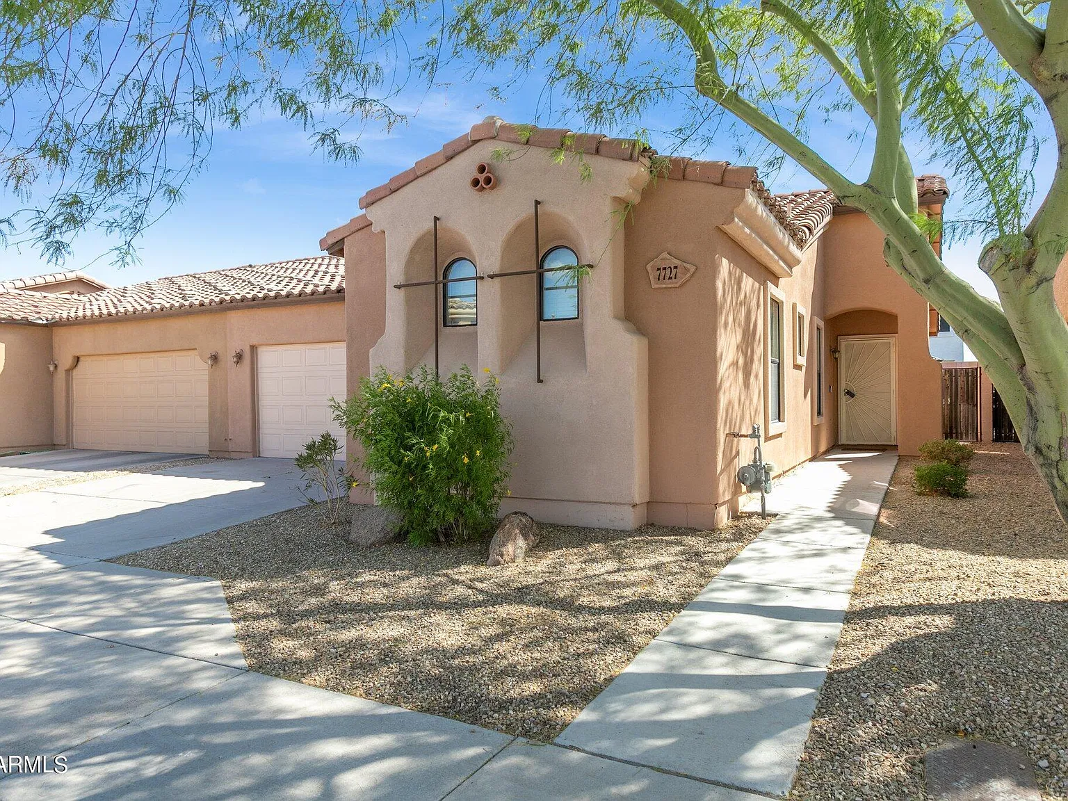 3 bed, 2.0 bath, 1415 sqft, $2,000 — Photo 2