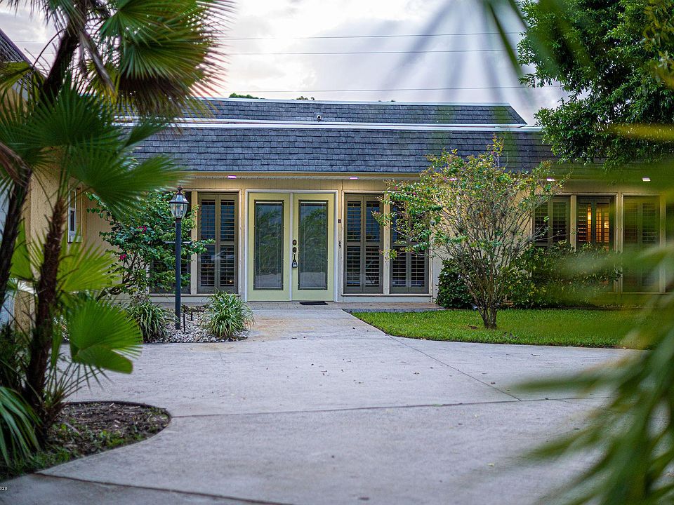 1st image of 18 Fairglen Dr