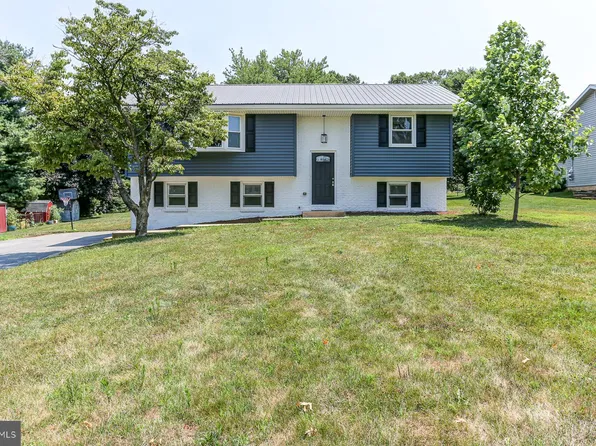 15 Hertzog Dr, Leola, PA 17540
