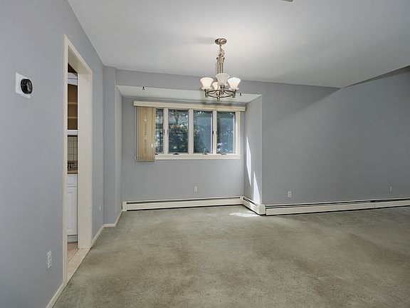 5th image of 23 Evon Ct