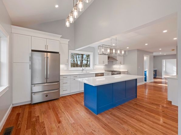 6 Lovis Ave, Wakefield, MA 01880
