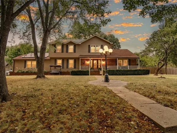 101 S Connie Dr, Clinton, MO 64735