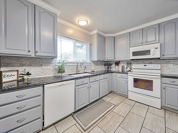 3rd image of 5946 S Highland Dr E