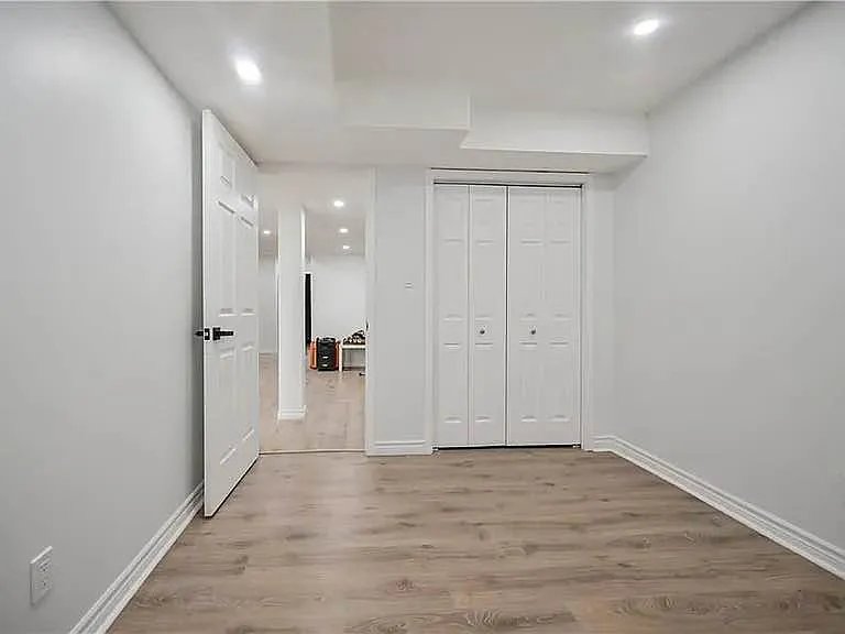 81 Marion St #BASEMENT — Photo 4