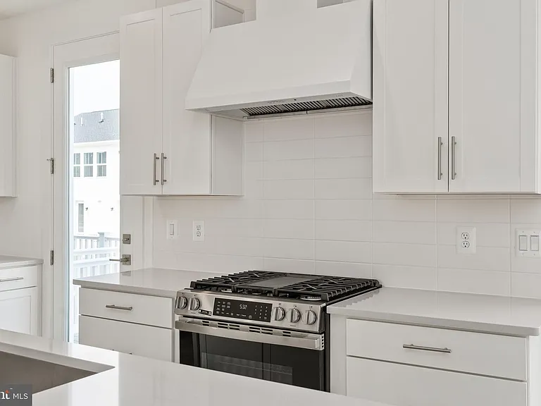 9207 Forkleaf Oak Dr — Photo 17
