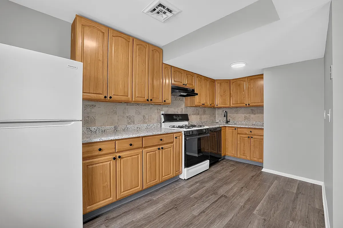 1154 Bradfield Rd — Photo 1