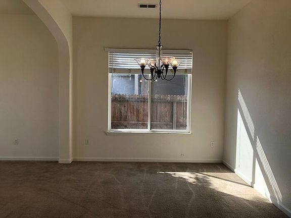5th image of 2447 Warlow Ln