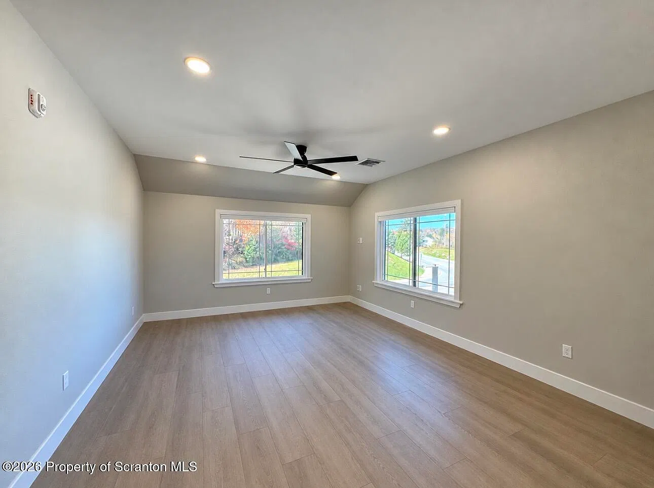 1052 Main St — Photo 4