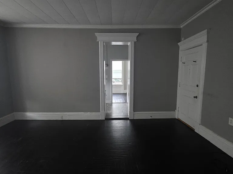 124 Kingsboro Ave #1 — Photo 2