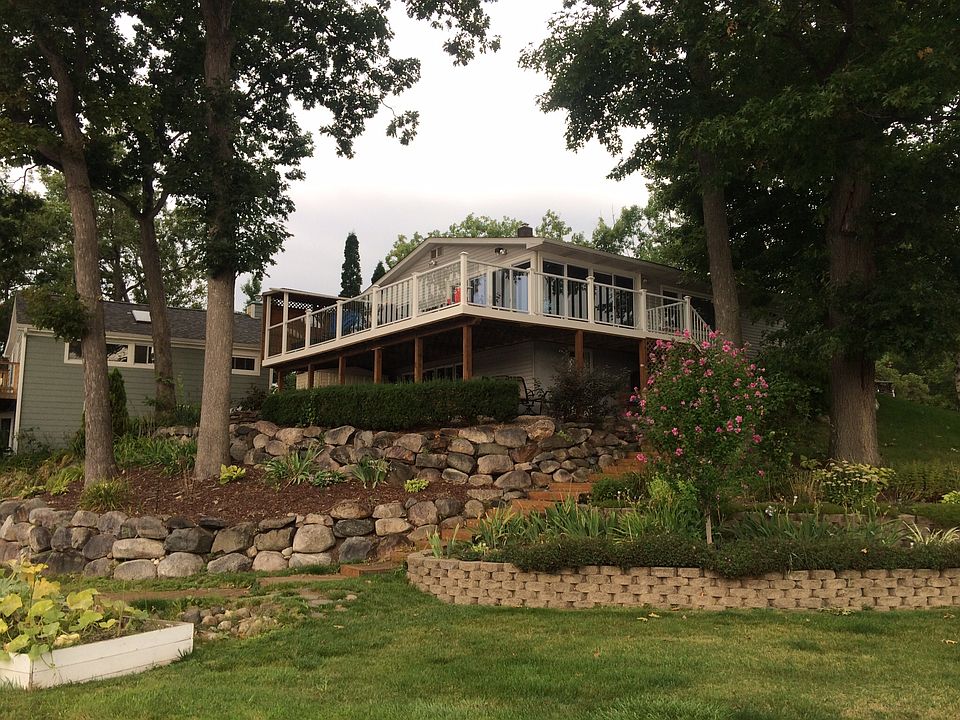 1st image of 458 Shorewood Ct