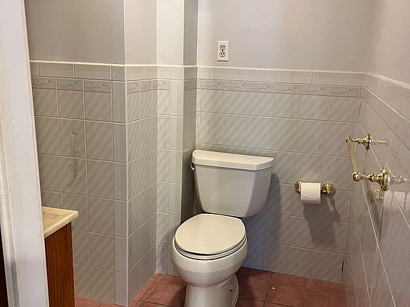 4th image of 228 Charles St #0