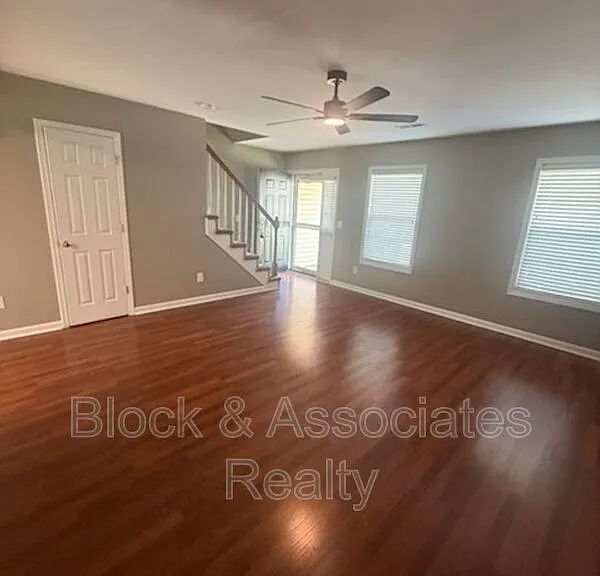 4121 Bentley Dr — Photo 3