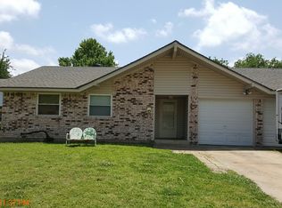 1040 W Main St, Moore, OK 73160