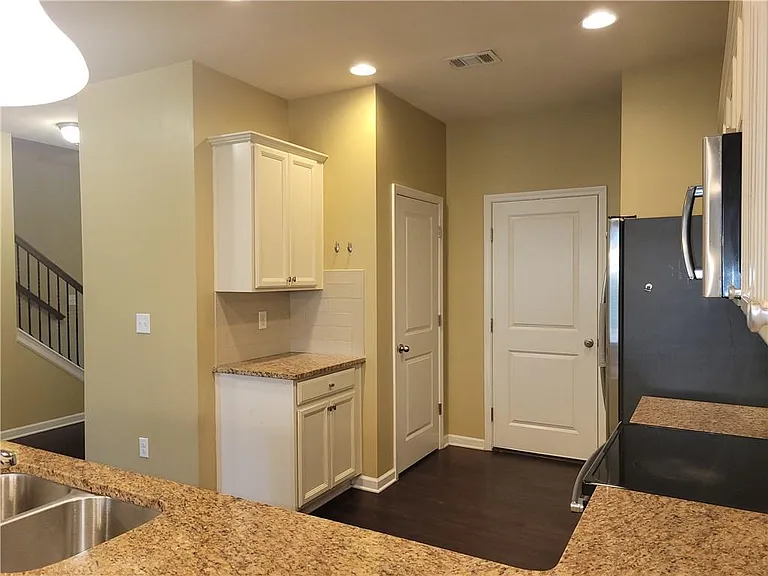 1525 Landmark Ln — Photo 3