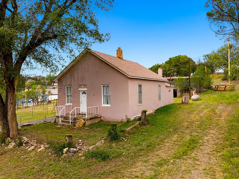 1st image of 900 Dwyer Ave