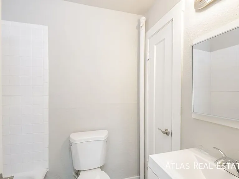 970 N Pearl St #10 — Photo 5