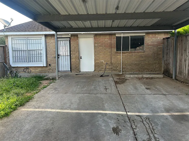 6851 Chasewood Dr — Photo 2