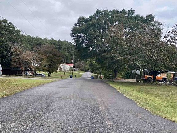 Exterior Neighborhood (street photo)