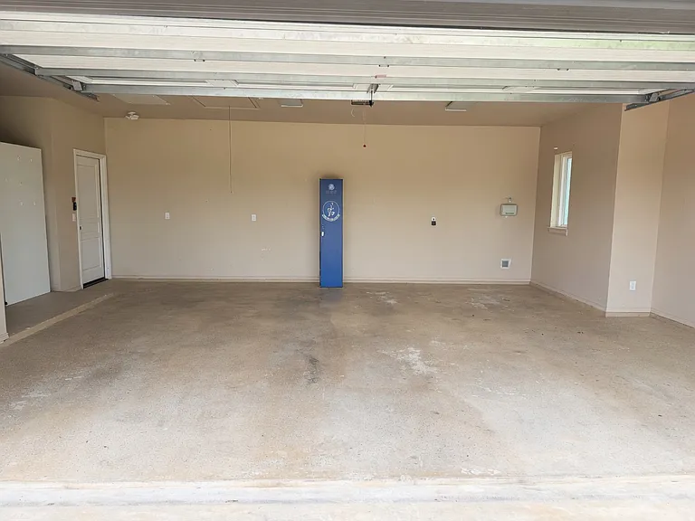 319 Taylam Rd — Photo 16