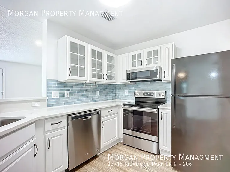 13715 Richmond Park Dr N #206 — Photo 3