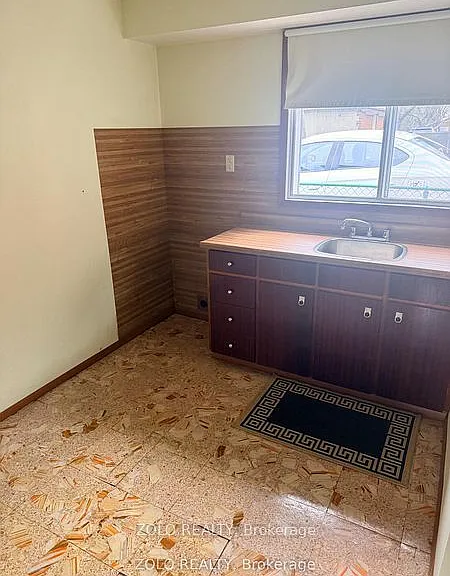 469 Evans Ave #NANNY — Photo 4
