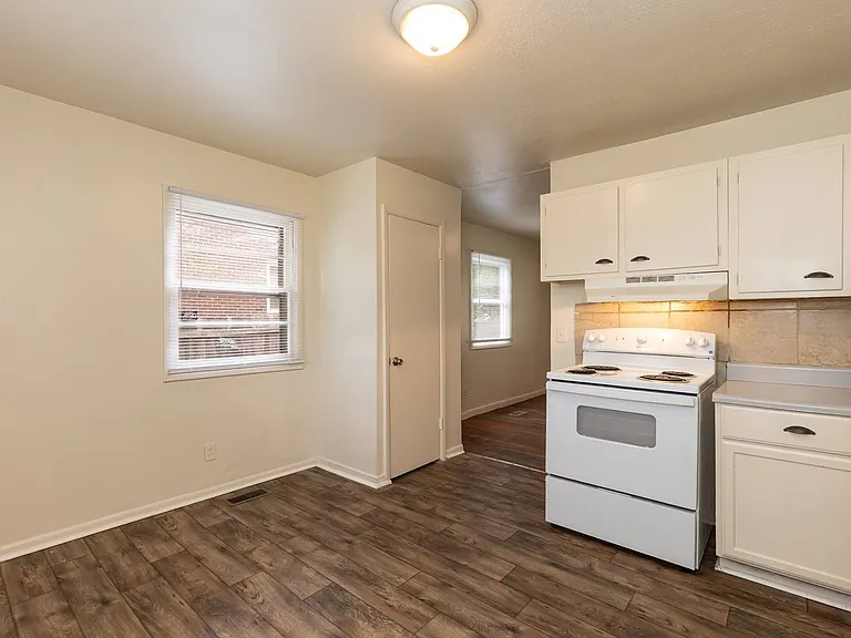 1210 Truman St — Photo 10