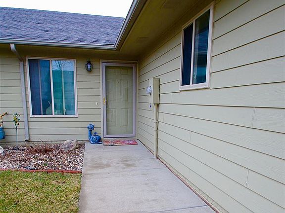 2nd image of 204 S Emmett Trl