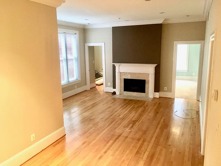 Great light natural light, working gas fireplace