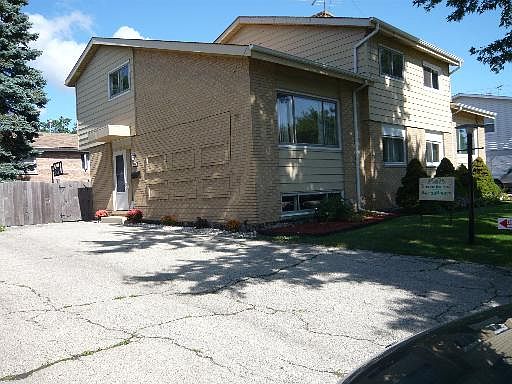 1st image of 9290 Woodland Dr