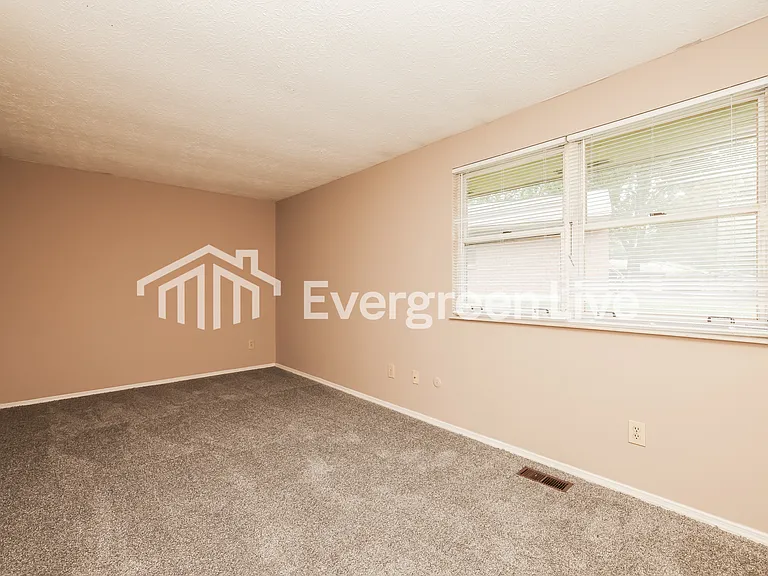 8119 Mount Hood — Photo 12