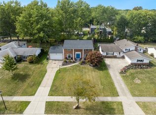 6066 Forest Ridge Dr, North Olmsted, OH