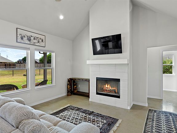 5th image of 108 Daisy Ct