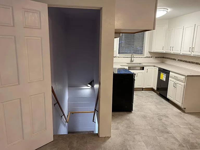 4721 E Hillcrest Dr — Photo 22