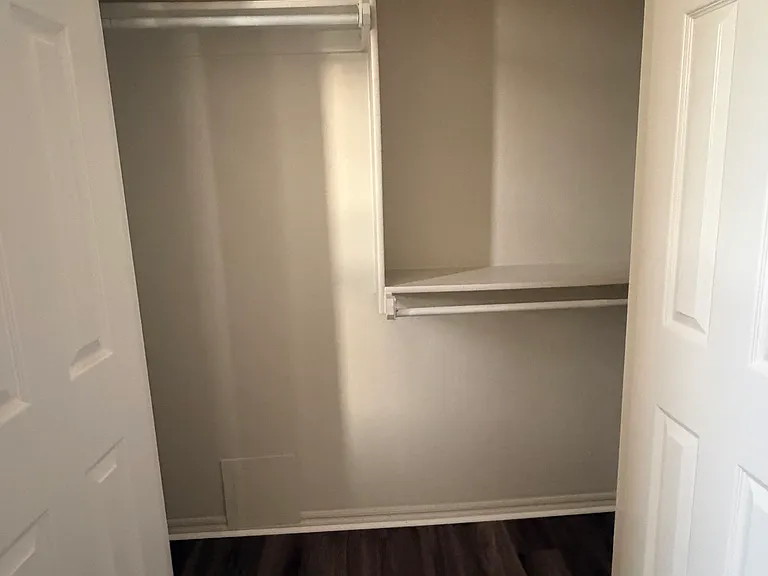 2401 Chadsford Ln — Photo 14