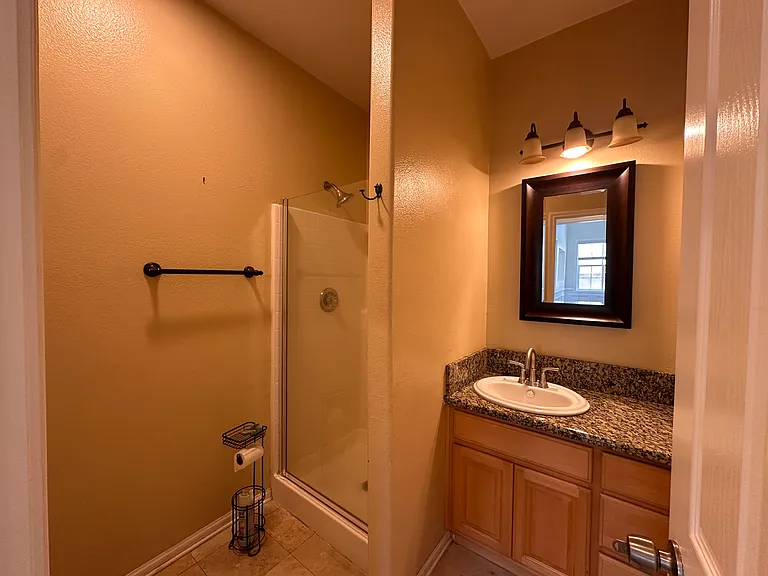 3987 Kenmore Ave — Photo 7