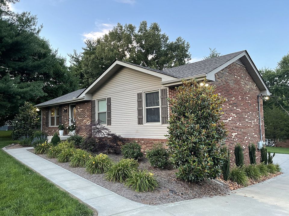 1st image of 307 Swan Lake Dr