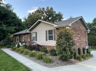 307 Swan Lake Dr, Clarksville, TN 37043