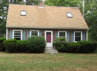 18 Pinewood Ln, Oak Bluffs, MA 02557