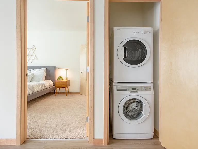 1 Bed / 1 Bath - 702 SF - Laundry